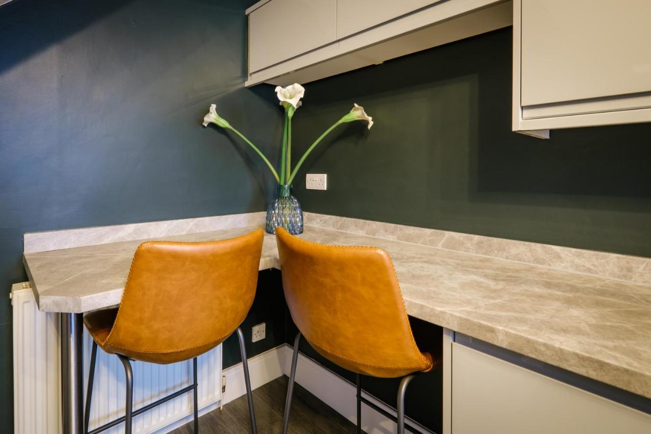 Rockside - Luxury 1 Bedroom Home With Hot Tub, Central Location, Parking And Pet Friendly 温德米尔 外观 照片