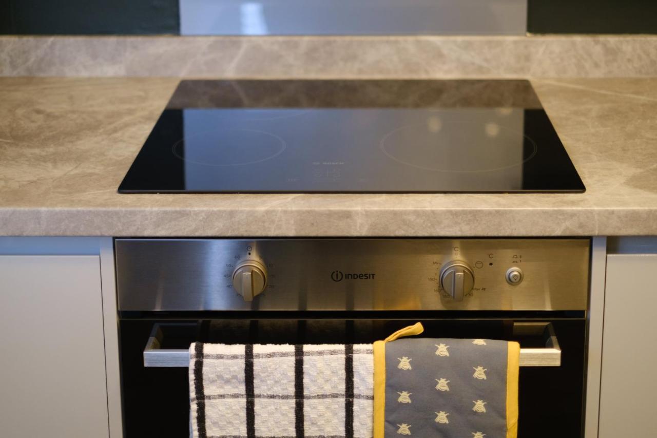 Rockside - Luxury 1 Bedroom Home With Hot Tub, Central Location, Parking And Pet Friendly 温德米尔 外观 照片