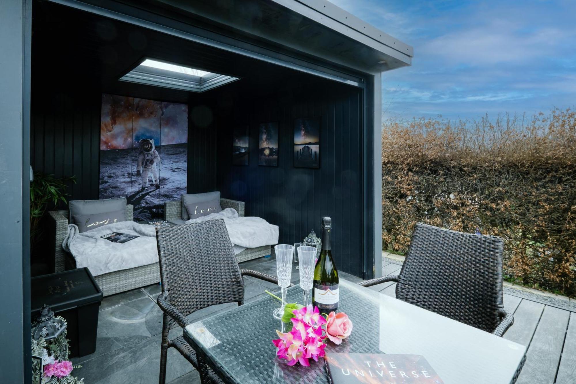 Rockside - Luxury 1 Bedroom Home With Hot Tub, Central Location, Parking And Pet Friendly 温德米尔 外观 照片