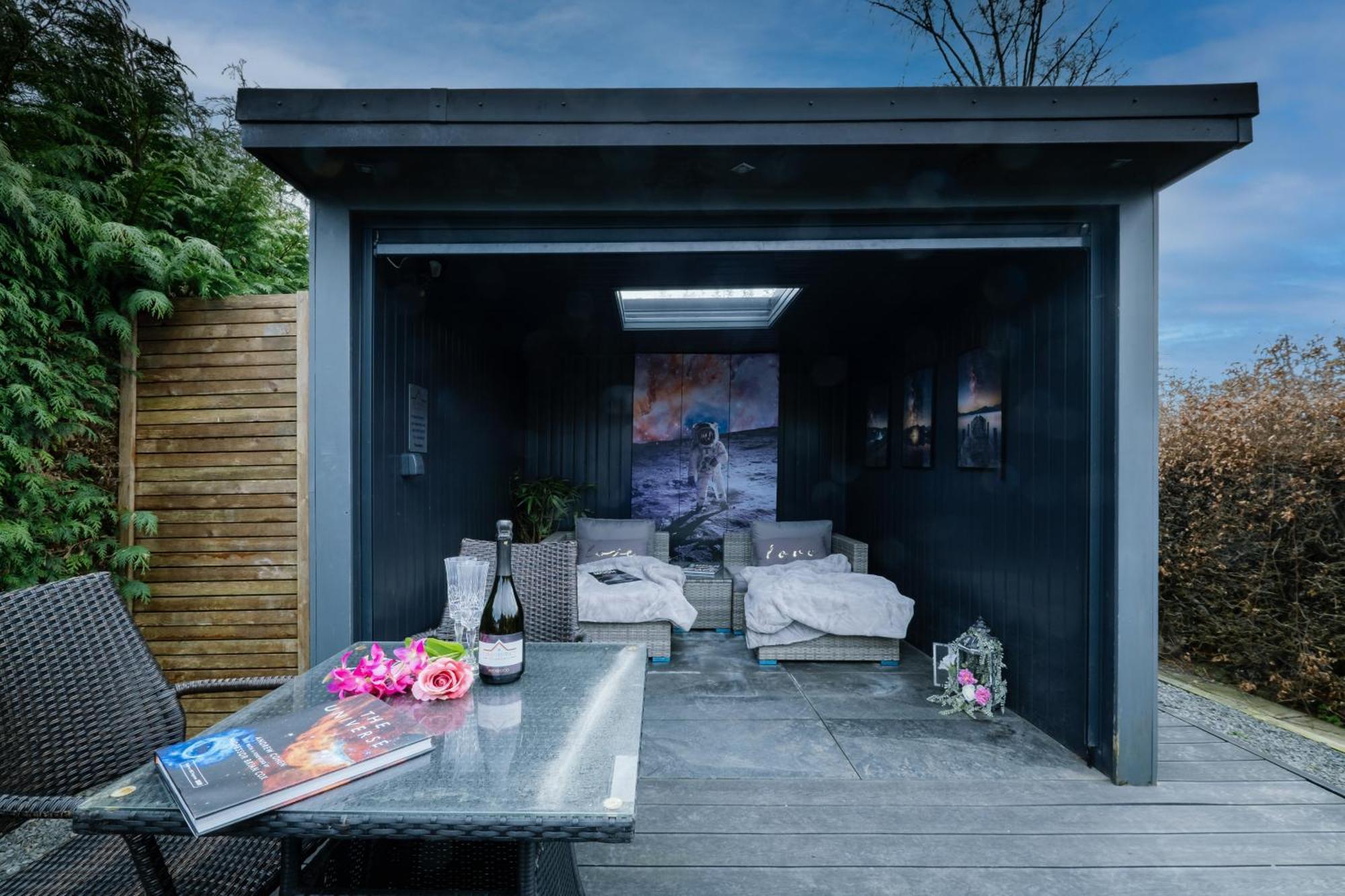 Rockside - Luxury 1 Bedroom Home With Hot Tub, Central Location, Parking And Pet Friendly 温德米尔 外观 照片