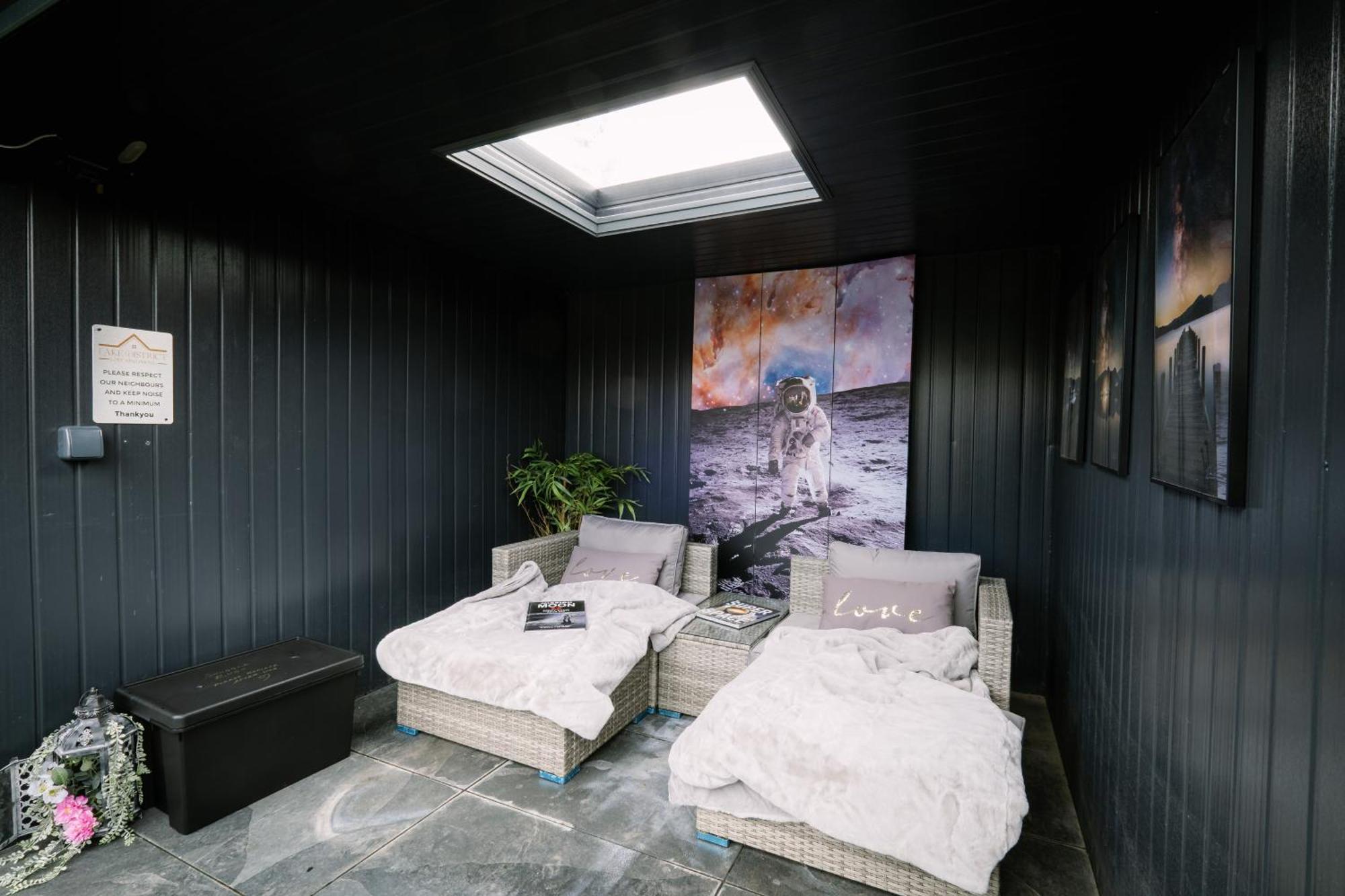Rockside - Luxury 1 Bedroom Home With Hot Tub, Central Location, Parking And Pet Friendly 温德米尔 外观 照片