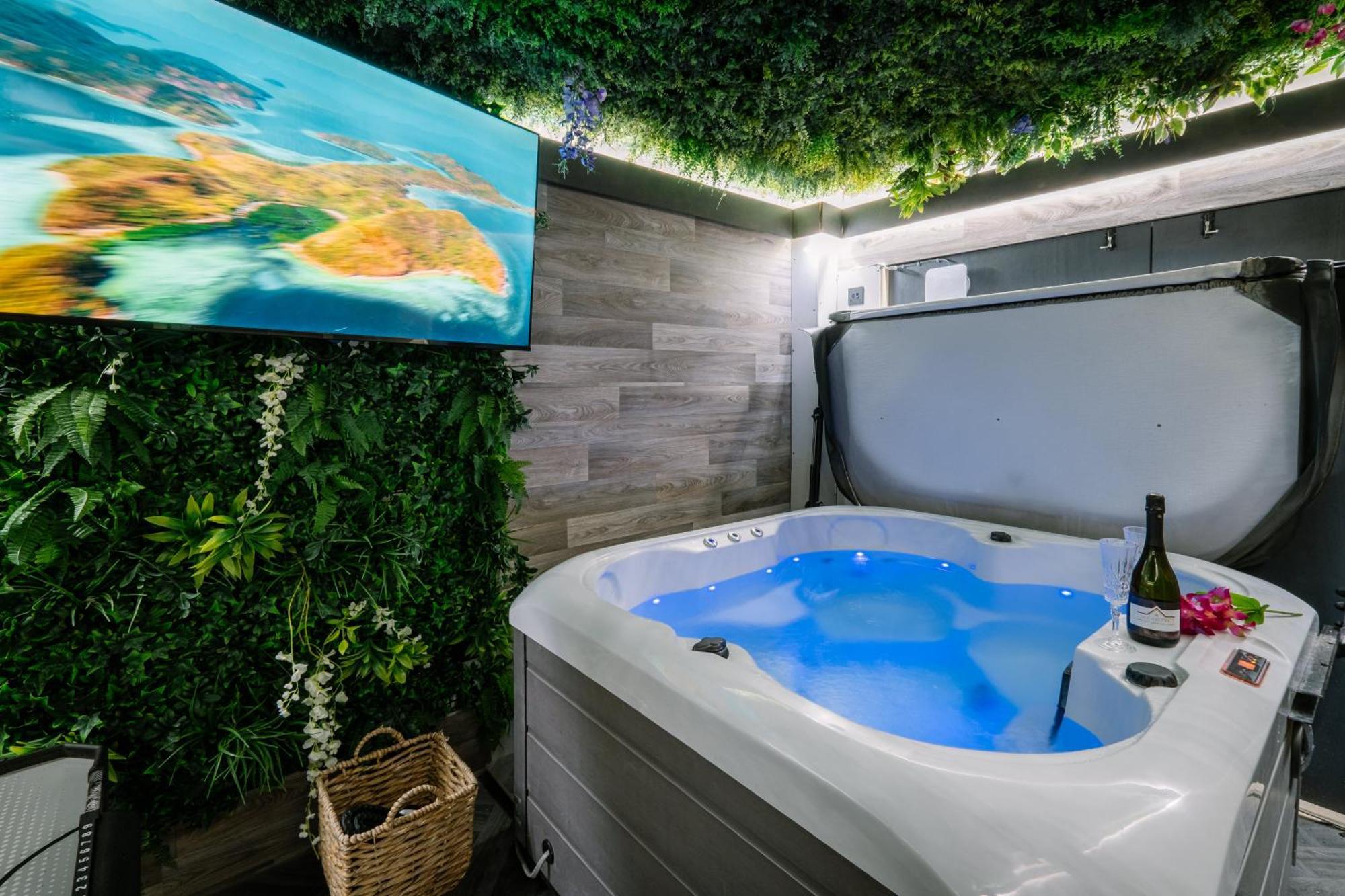Rockside - Luxury 1 Bedroom Home With Hot Tub, Central Location, Parking And Pet Friendly 温德米尔 外观 照片